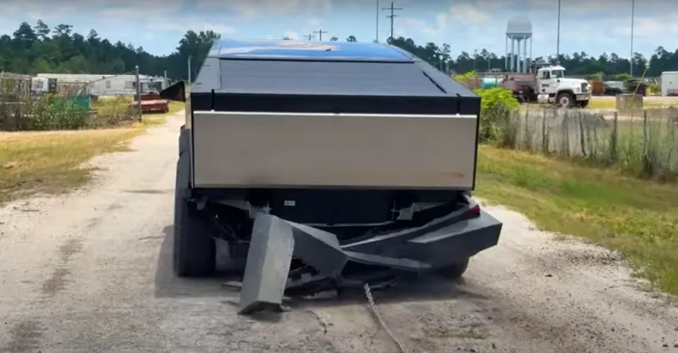 YouTuber WhistlinDiesel Somete a Prueba de estrés a su Tesla Cybertruck y rompe su chasis