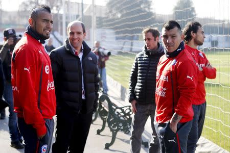 Chile's national soccer team players (L to R in red) Arturo Vidal, Gary Medel and Jorge Valdivia meet with Sergio Jadue (2nd L), president of the National Association of Professional Soccer of Chile (ANFP), during a training session in preparation for the Copa America semi-finals in Santiago, Chile, June 25, 2015. REUTERS/Ivan Alvarado