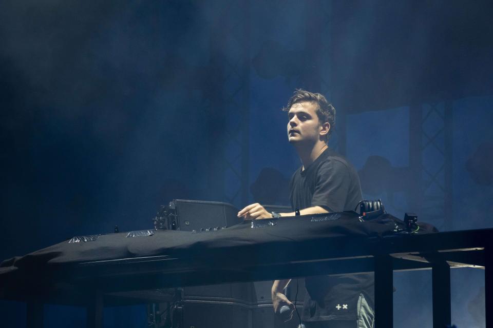 <p>Martin Garrix, ein niederländischer Musiker, ist erst 22 Jahre alt, aber bereits auf dem besten Weg dahin, ein Superstar der Pop-Szene zu werden. Bei den 2018 Teen Choice Awards wurde er als bester Electronic Dance Music Artist nominiert und verdiente zwischen Juni 2017 und Juni 2018 13 Millionen US-Dollar. </p>