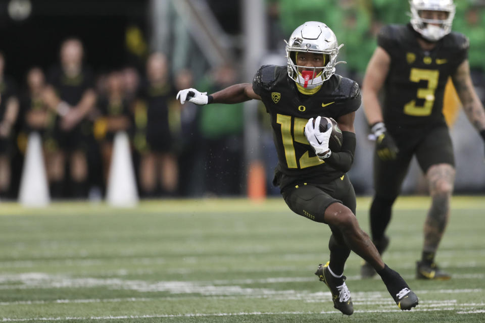 Oregon wide receiver Tez Johnson (15) rushes against California during the first half of an NCAA football game, Saturday, Nov. 4, 2023, in Eugene, Ore. (AP Photo/Amanda Loman)