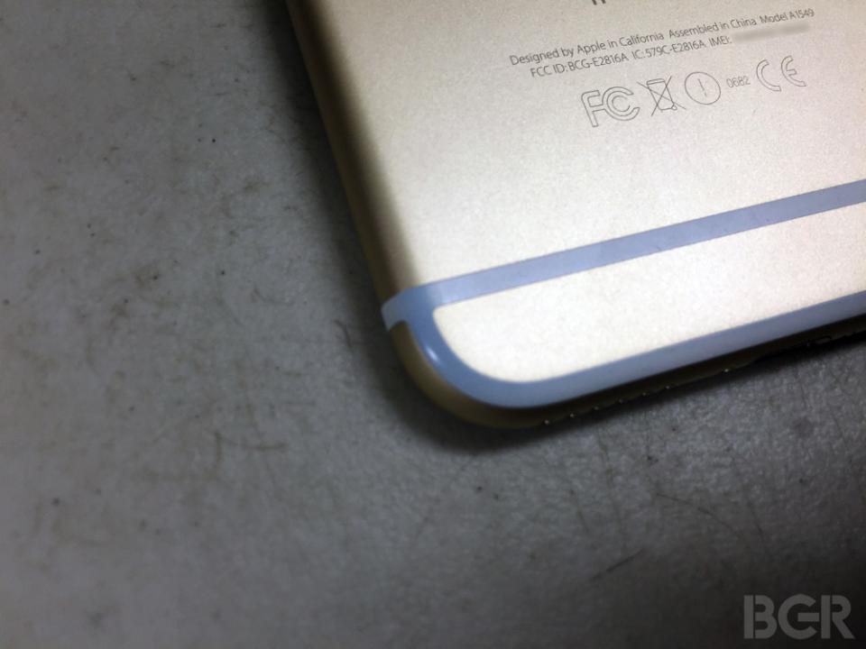 A new iPhone 6 problem arises: Dye from jeans is ruining the iPhone’s plastic strips