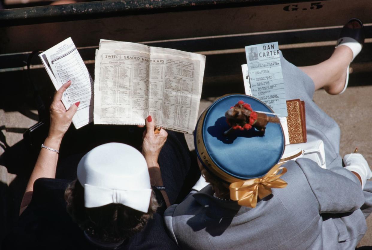 kentucky derby fans at churchill downs