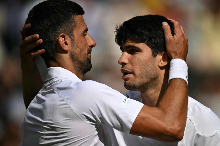 El saludo en la red y el reconocimiento de Djokovic para Alcaraz