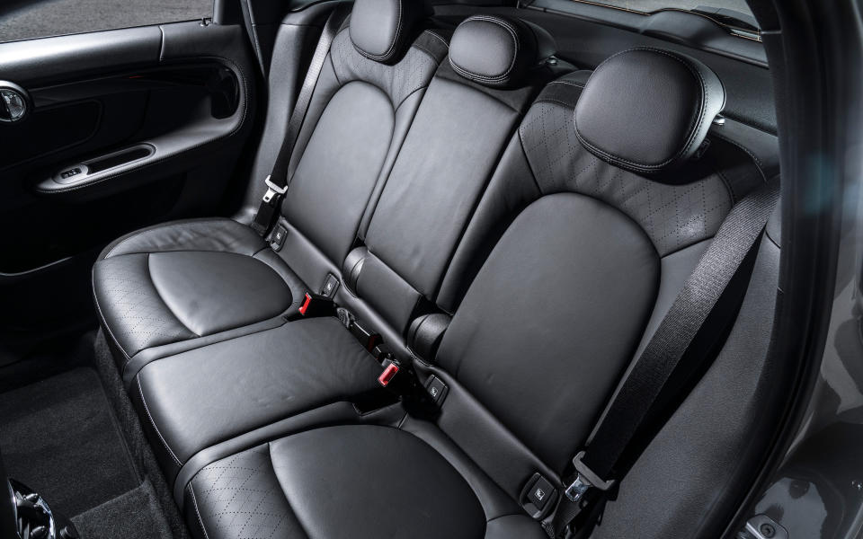 Mini Countryman S E rear seats 