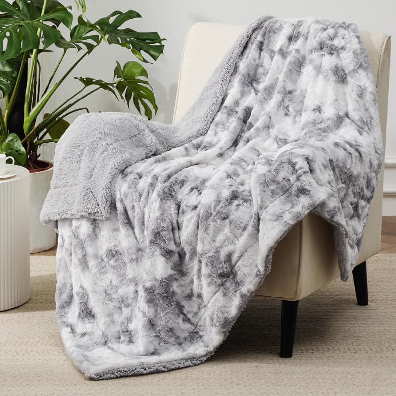 Bedsure Fuzzy Blanket