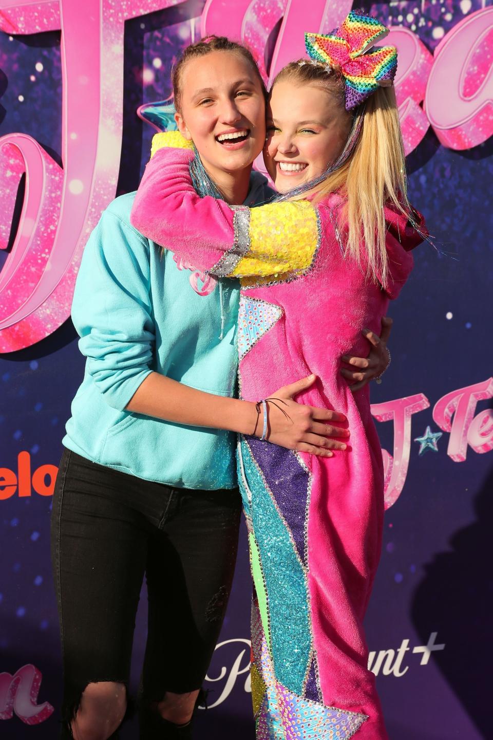Jojo hugging Kylie at her movie premiere