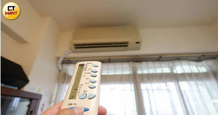 最近高溫炎熱酷暑難耐，開冷氣前多先考量冷氣是否耗電。（圖／周志龍攝）