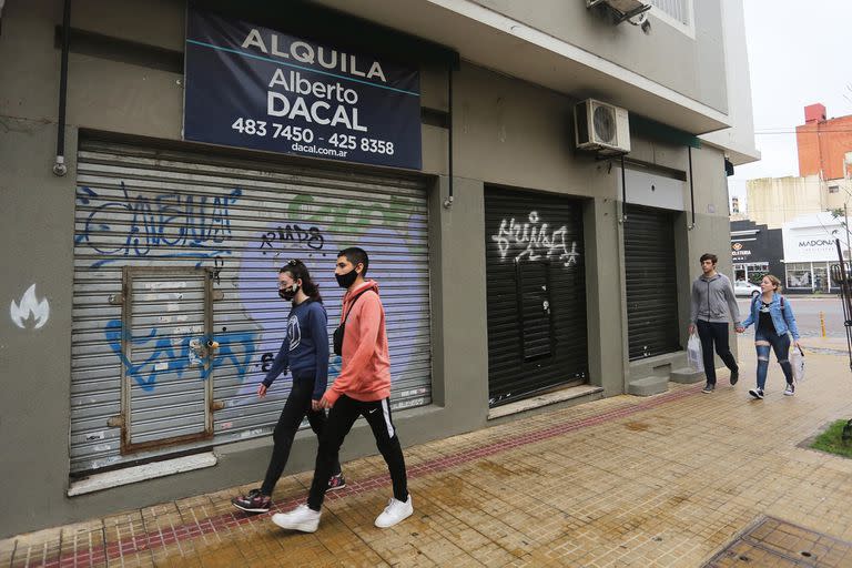 Con las nuevas restricciones, el Gobierno analiza nuevas ayudas económicas.