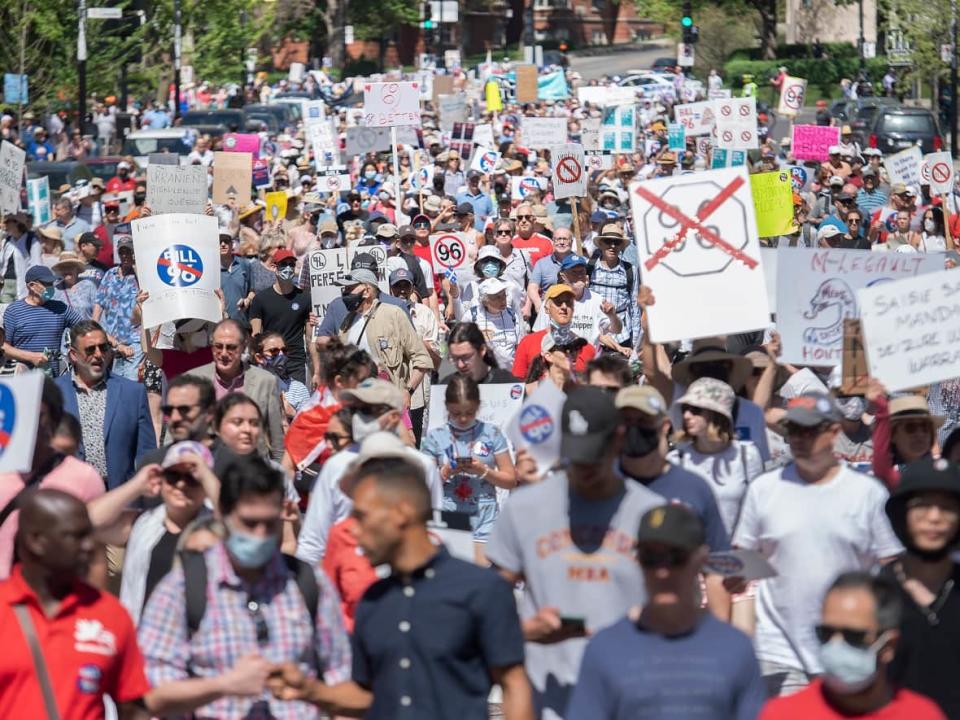 Protesters took the streets of downtown Montreal on Saturday to take part in a demonstration against Bill 96. (The Canadian Press - image credit)