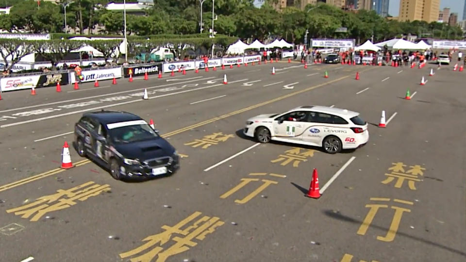 金卡納雙打賽制，兩輛車分別跑A、B不同的賽道，兩車絕對不能發生碰撞。©Yahoo! 汽車頻道