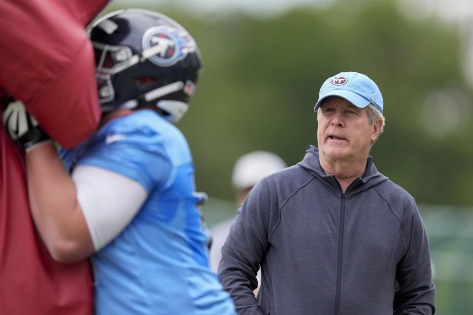 Tennessee Titans offensive line coach Bill Callahan watches a player run through a drill during an NFL rookie minicamp football practice Friday, May 10, 2024, in Nashville, Tenn. (AP Photo/George Walker IV)