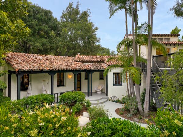 Set in the Hollywood Hills, this 1920s Spanish Colonial comes with a guesthouse, a large deck, and a tropical backyard garden.
