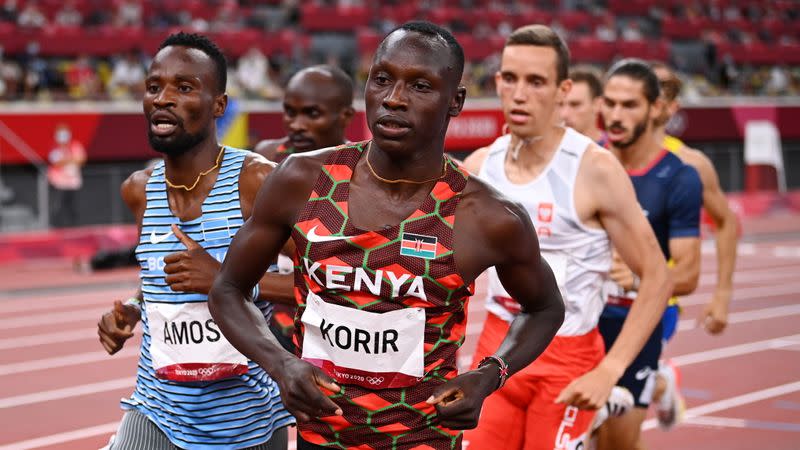 Foto del miércoles del keniano Emmanuel Kipkurui Korir, Nijel Amos de Botswana y el polaco Patryk Dobek en la final de los 800 mts libres.