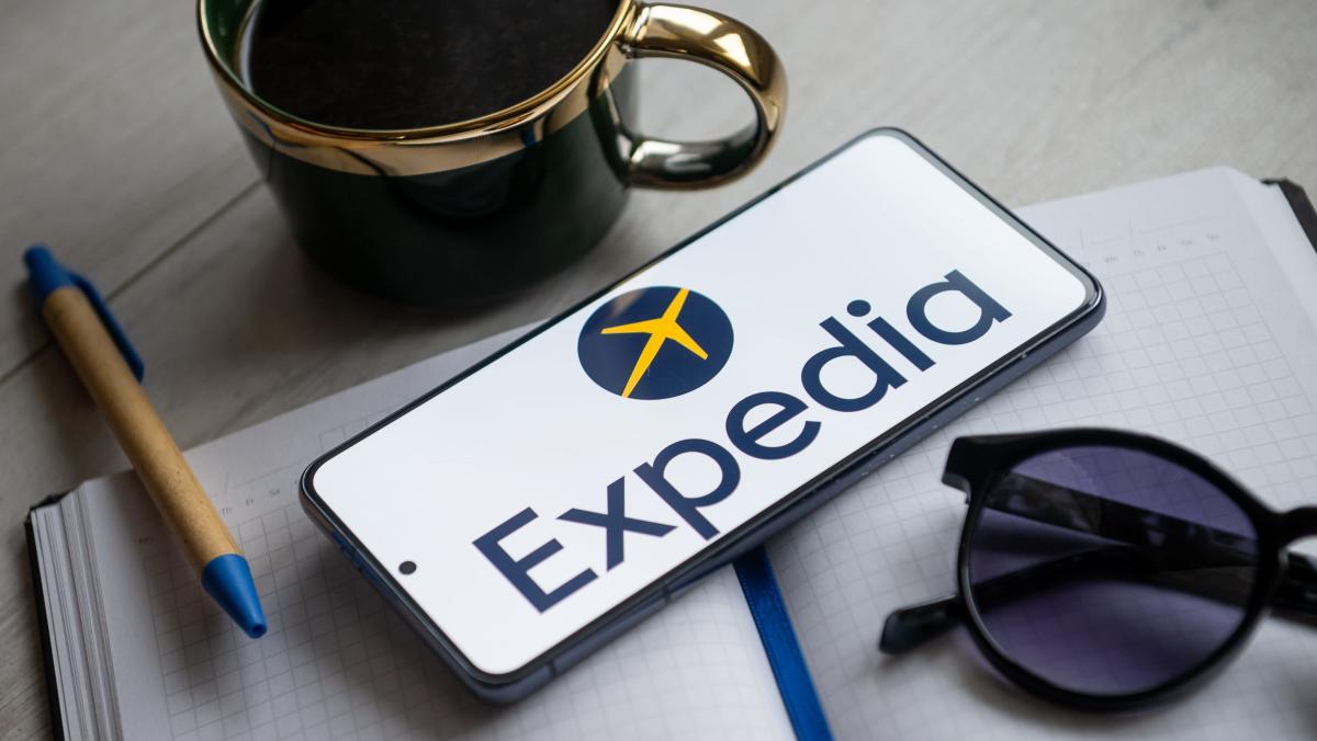 Sudden CEO Shuffle Sends Expedia Stock Crashing, Shareholders Demand Answers