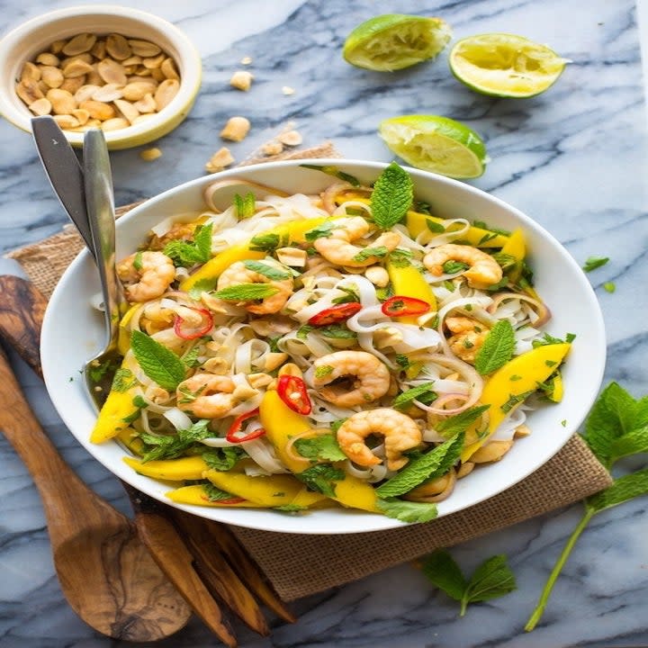 Rice noodles with shrimp and mango.