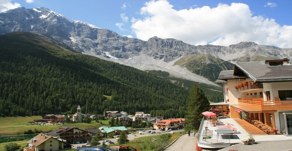 El hotel tiene unas espectaculares vistas a las montañas de los Alpes, así como al glaciar de la montaña El Ortles.