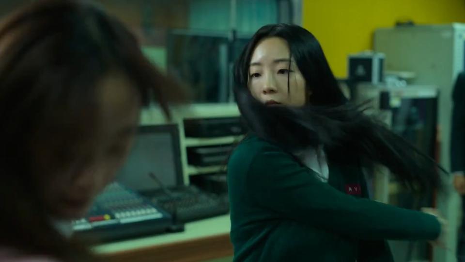 Cho Yi-hyun slaps Lee Yoo-mi