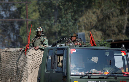 Indian army soldiers keep guard on top of a vehicle along a highway on the outskirts of Srinagar, October 3, 2016. REUTERS/Danish Ismail