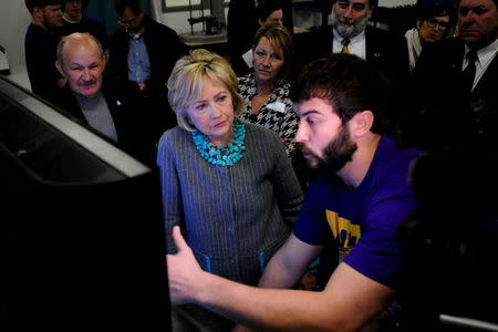 U.S. Democratic presidential candidate Hillary Clinton (C) is shown the designs that are fed into the 3-D printer at Cedar Valley TechWorks in Waterloo, Iowa December 9, 2015. REUTERS/Mark Kauzlarich