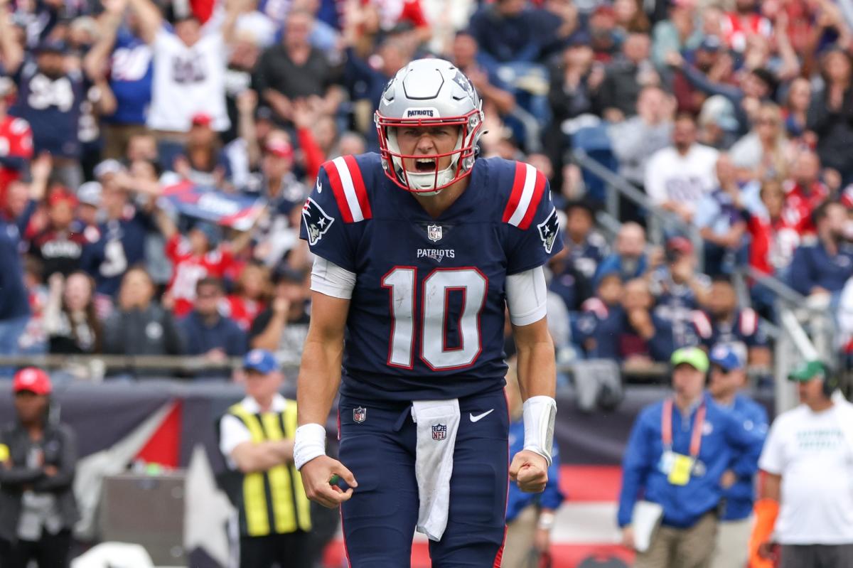 Patriots face Packers with Hoyer at QB for injured Jones