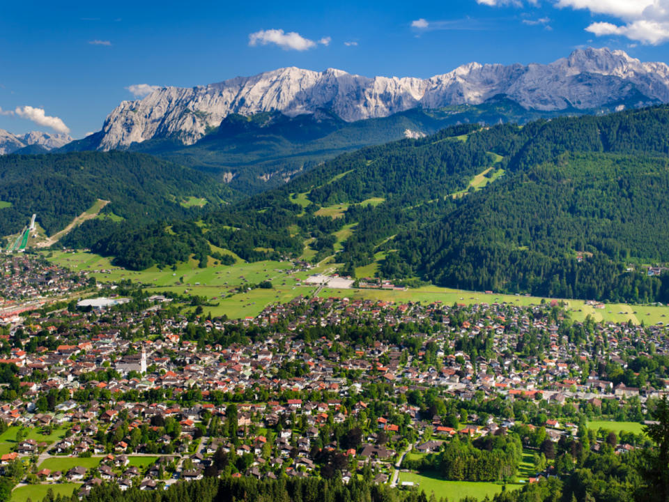 Platz 8: Ein- und Zweifamilienhäuser: Garmisch-Patenkirchen (Landkreis): Preis pro Quadratmeter: 4.917 Euro. Eigentumswohnungen: Dachau (Landkreis): Preis pro Quadratmeter: 4.286 Euro. (Bild-Copyright: Wolfilser/ddp images)