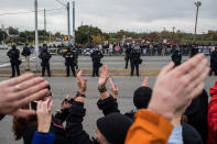 <p>Counter-protestors demonstrate during a “White Lives Matter” rally on Oct. 28, 2017 in Shelbyville, Tenn. (Photo: Joe Buglewicz/Getty Images) </p>