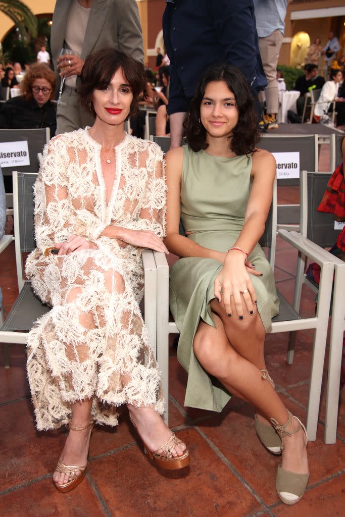 Paz Vega con su hija Ava Salazar en el Festival de Cerdeña en junio de 2024