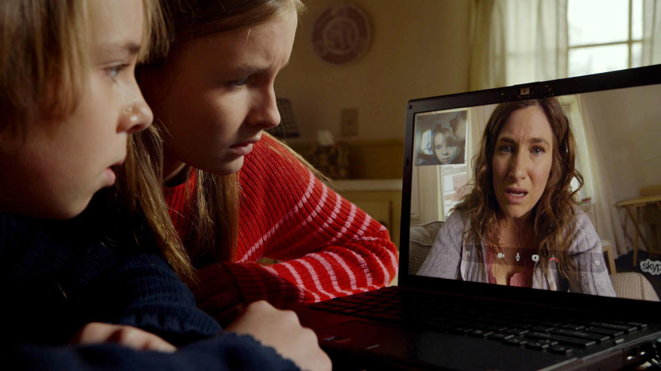 Kathryn Hahn as loretta on skype with her kids in the visit