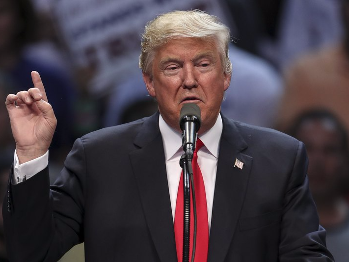 U.S. Republican presidential candidate Donald Trump speaks at a campaign event in Buffalo, New York, U.S., April 18, 2016. REUTERS/Carlo Allegri