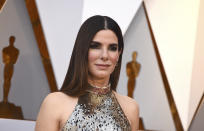 <p>Sandra Bullock ya tenía un hijo adoptado, Louis, cuando en 2015 sorprendió anunciando que había incorporado a su pequeña familia a Laila, que ahora cuenta con seis añitos. “Cuando la miro, no tengo dudas de que debía estar aquí”, dijo a la revista ‘People’. (Foto: Jordan Strauss / Invision / AP). </p>