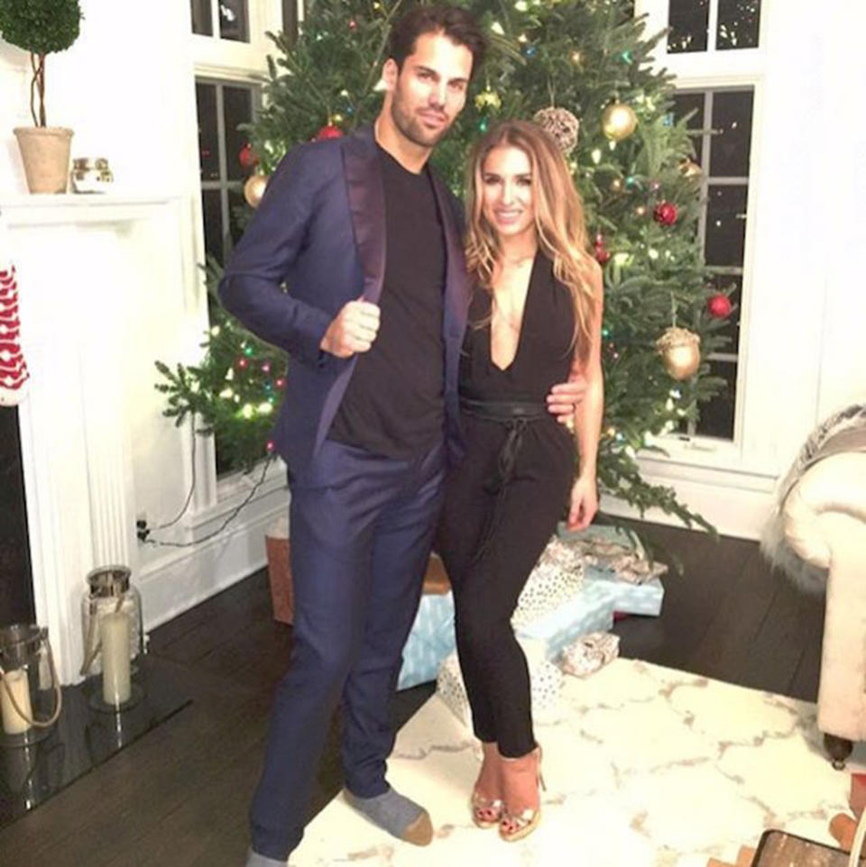 <p>Jessie James Decker shared a shot of herself posing with her NFL player hubby, Eric, in front of their enormous Christmas tree before they headed out for date night. (Photo: <a rel="nofollow noopener" href="https://www.instagram.com/p/BOICMTUlrpD/" target="_blank" data-ylk="slk:Instagram;elm:context_link;itc:0;sec:content-canvas" class="link ">Instagram</a>) </p>