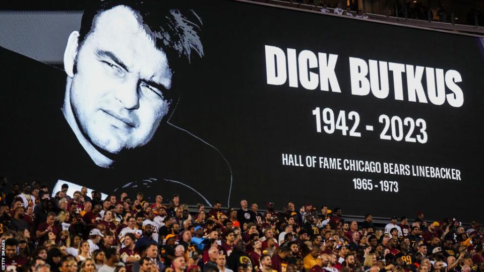 A moment of silence is held in remembrance of former Chicago Bears Hall of Fame linebacker Dick Butkus