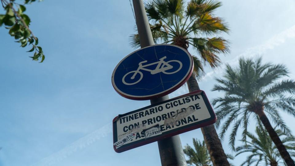 Radfahrer-Paradies: In Sevilla gibt es ein eigenständiges Radwegnetz mit zweispurigen Radwegen. In Deutschland ein ferner Traum. (Bild: ZDF / Timo Gramer)
