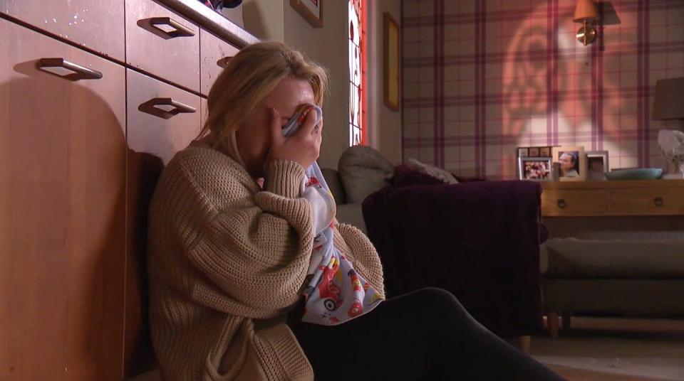 leela lomax crying into baby noah's blanket in hollyoaks