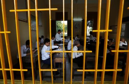 Students sit for the final examinations at the Sisowath High School in central Phnom Penh, Cambodia, August 22, 2016. REUTERS/Samrang Pring