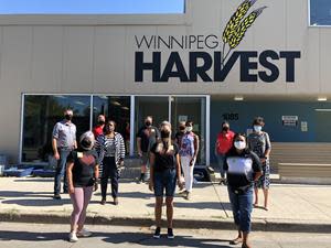 Rogers employees in Winnipeg volunteered at Winnipeg Harvest as part of the Step Up to the Plate initiative with Food Banks Canada. Through food hampers provided to local area food banks, the initiative will see more than 393,000 local meals for 18,000 Manitobans in need. The Rogers team was joined by MLAs Audrey Gordon, Janice Morley-Lecomte and Andrew Smith.