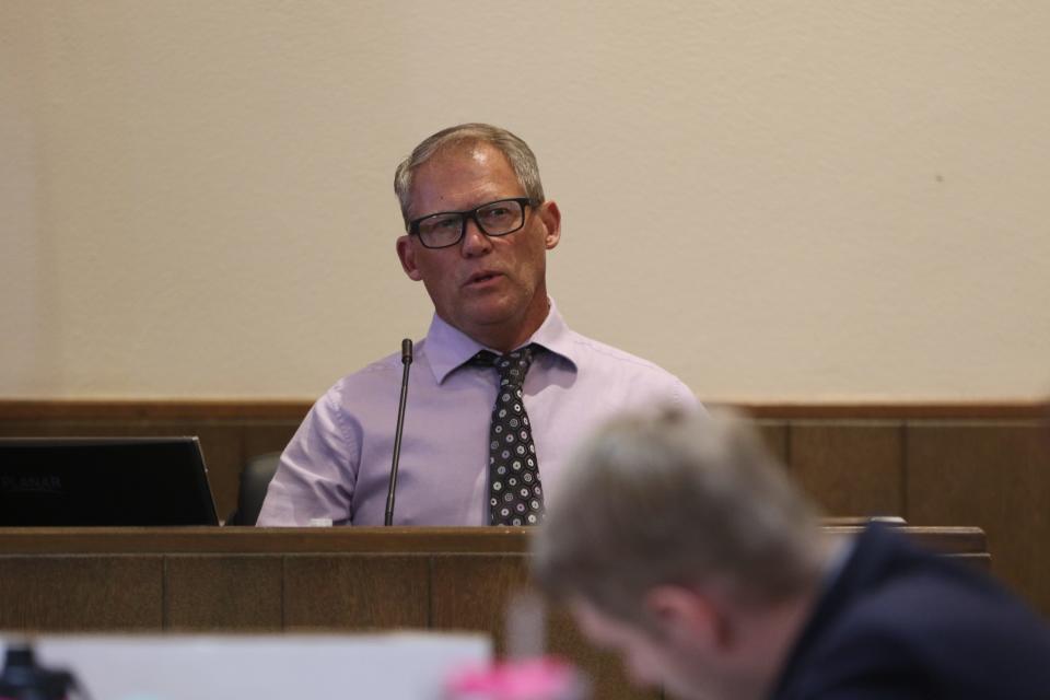 Carlsbad Police Detective Tim Nyce testifies during the child abuse trial of Alexis Murray Smith, Sept. 14, 2023 in Eddy County District Court.