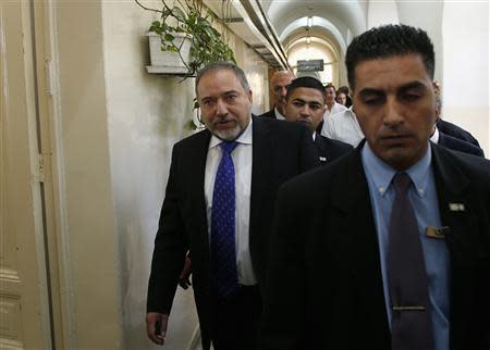 Former Israeli Foreign Minister Avigdor Lieberman (L) enters the courtroom to hear the verdict in the corruption charges against him at the Magistrate Court in Jerusalem November 6, 2013. REUTERS/Ronen Zvulun