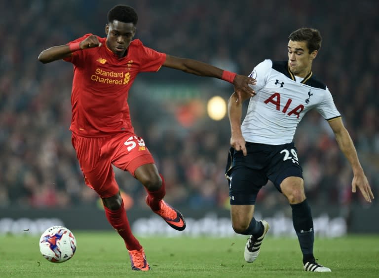 Liverpool's English midfielder Ovie Ejaria (L) vies with Tottenham Hotspur's English midfielder Harry Winks during the English Football League Cup fourth round match between Liverpool and Tottenham Hotspur on October 25, 2016