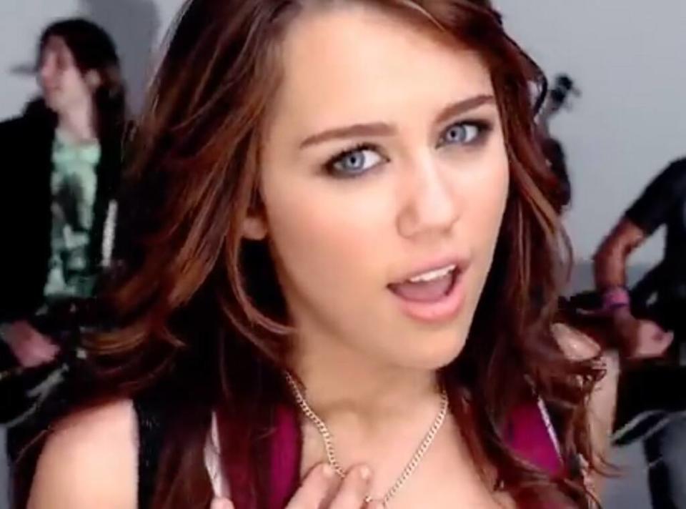 Miley Cyrus, 7 Things Music video