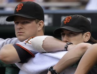 Giants re-sign Tim Lincecum, beginning to set the price for