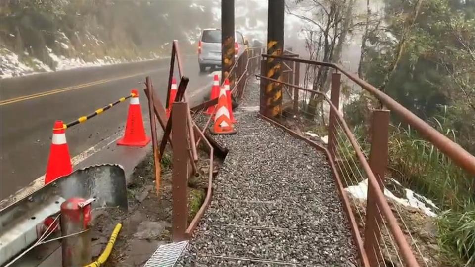 宜蘭太平山觀雲棧道賞雲海最佳路段 啟用2週鐵杆遭撞斷！