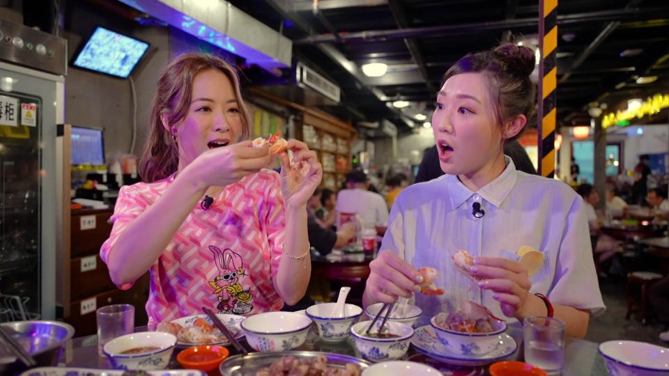 Foodies sweep across Hong Kong and Shenzhen | Lin Xiuyi, Liang Kaiqing, Liang Chaoyi and Liao Huiyi perform an unusual square dance, cute and gorgeous