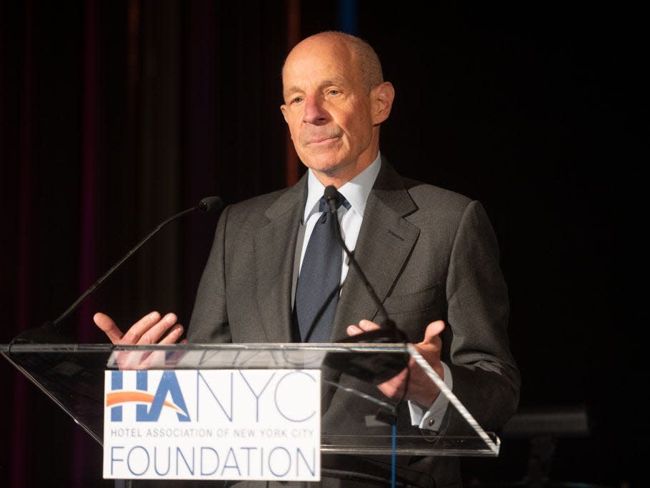 Jonathan Tisch attends the Hotel Association Of New York City Foundation Trumpets Return Of NYC Hotels & Broadway During Its Annual "Red Carpet Hospitality Gala" at Mandarin Oriental Hotel on May 02, 2022 in New York City.