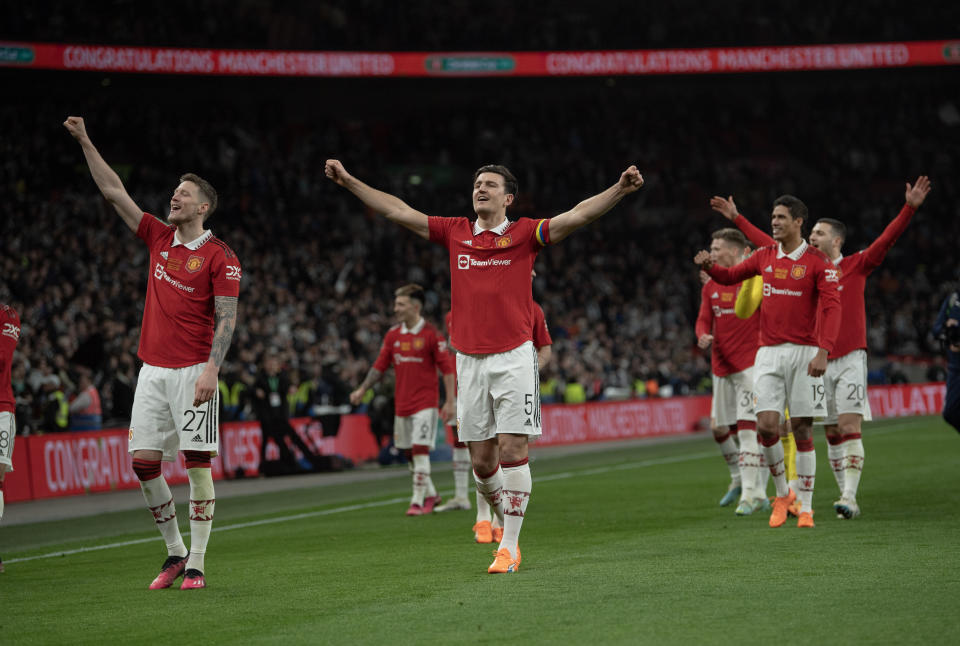 LONDON, ENGLAND - FEBRUARY 26: Manchester United players including Wout Weghorst and Harry Maguire celebrate after the Carabao Cup Final match between Manchester United and Newcastle United at Wembley Stadium on February 26, 2023 in London, England. (Photo by Visionhaus/Getty Images)