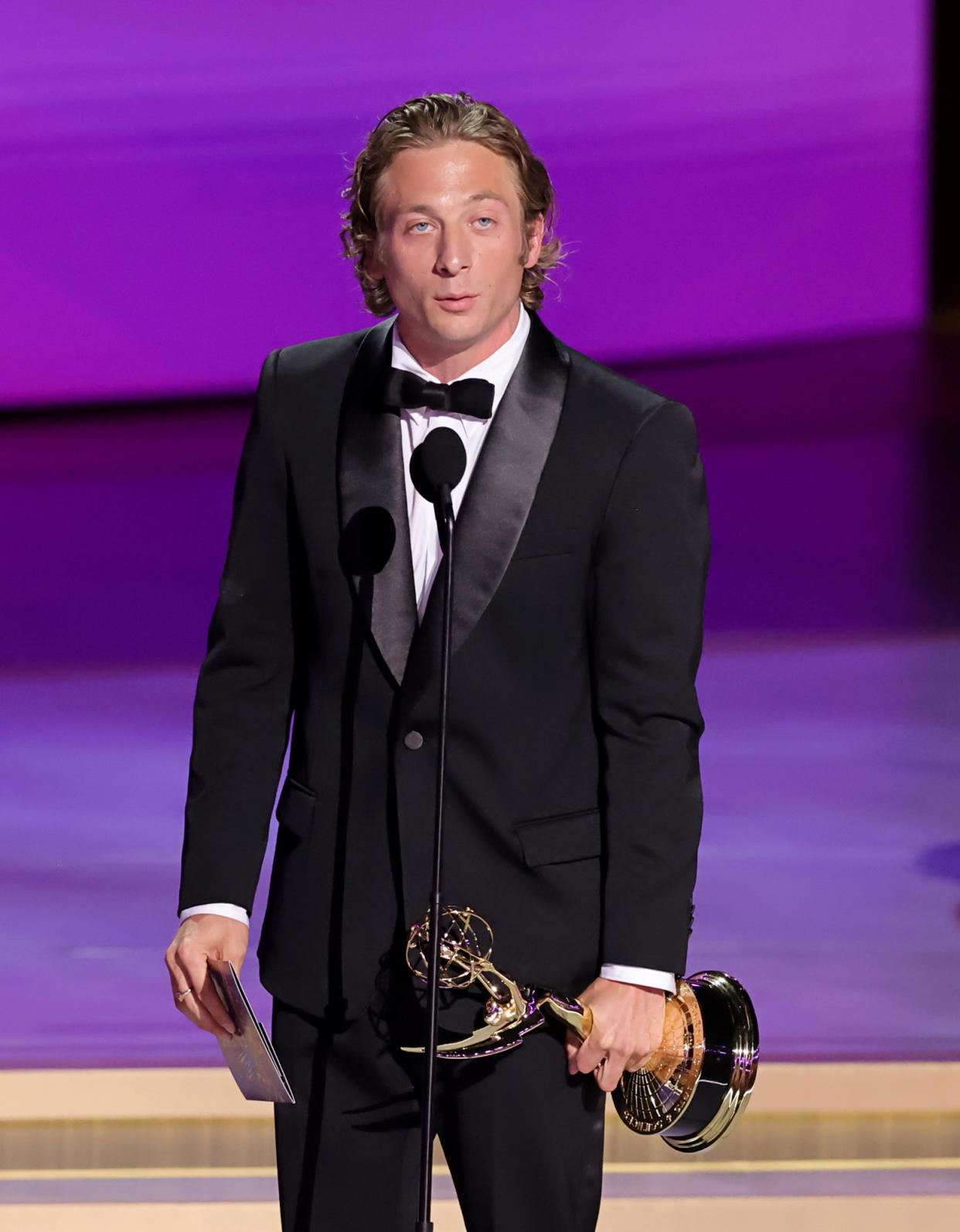 Jeremy Allen White Sends Love to Daughters After Winning Lead Actor in a Comedy Series at 2024 Emmys