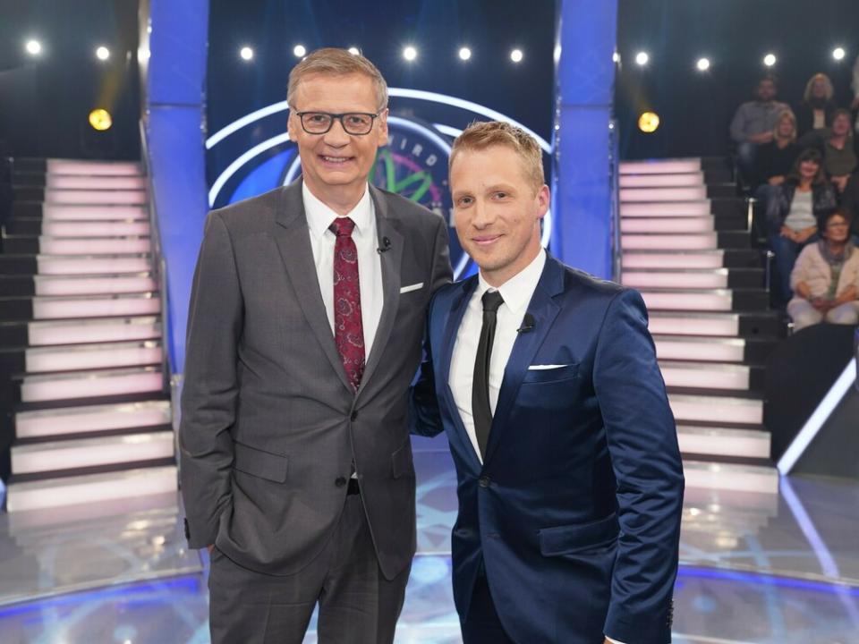 Günther Jauch (l.) mit Oliver Pocher in der Sendung "Das Phänomen Günther Jauch" (Bild: TVNOW / Guido Engels)