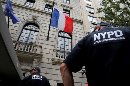 Members of the New York Police Department's Counterterrorism Unit guard the entrance at the Consulate General of France in Manhattan following the Nice terror attack in New York, U.S., July 15, 2016. REUTERS/Andrew Kelly