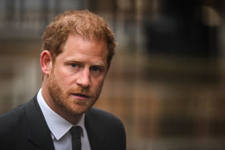 El Príncipe Harry de Gran Bretaña, Duque de Sussex, llega a los Tribunales Reales de Justicia, el Tribunal Superior de Gran Bretaña, en el centro de Londres el 28 de marzo de 2023.