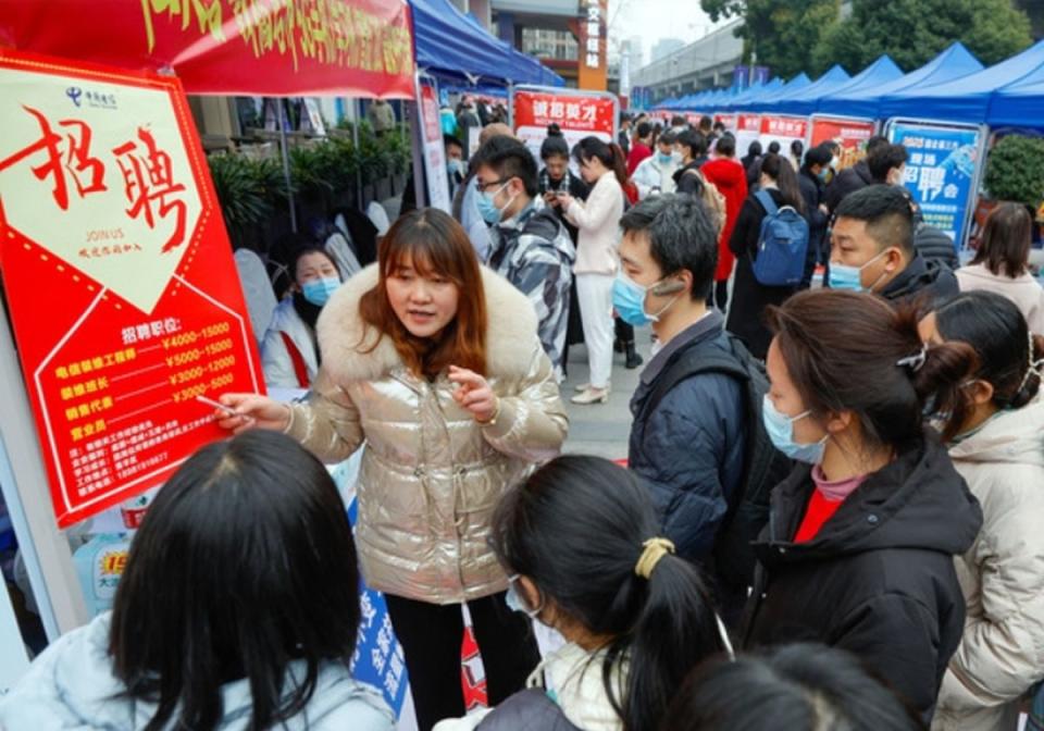 非官方數據顯示，大陸就業市場狀況「十分糟糕」。